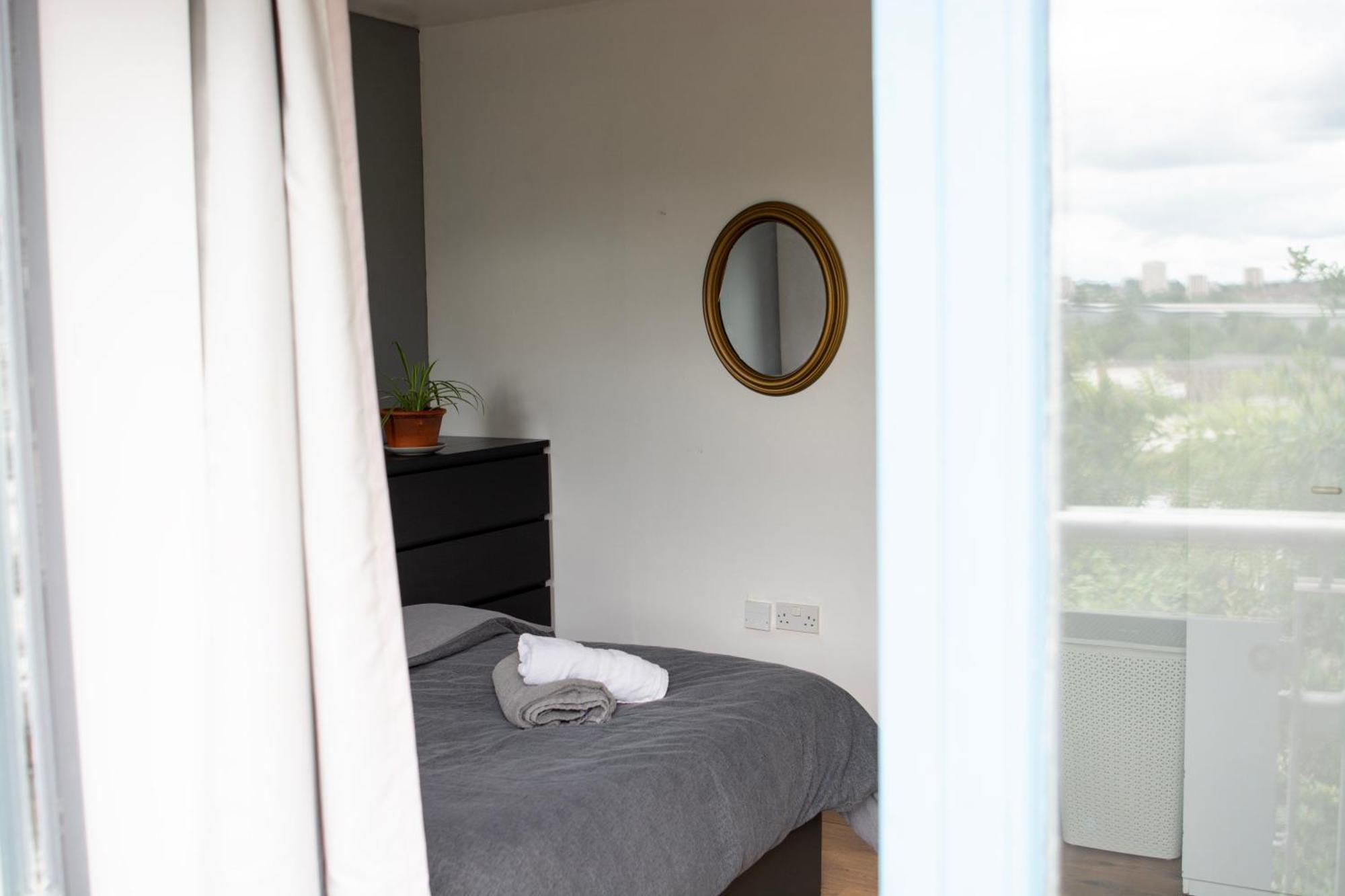 Well-Equipped 4 Bedroom House Close To City Centre Leeds  Kültér fotó
