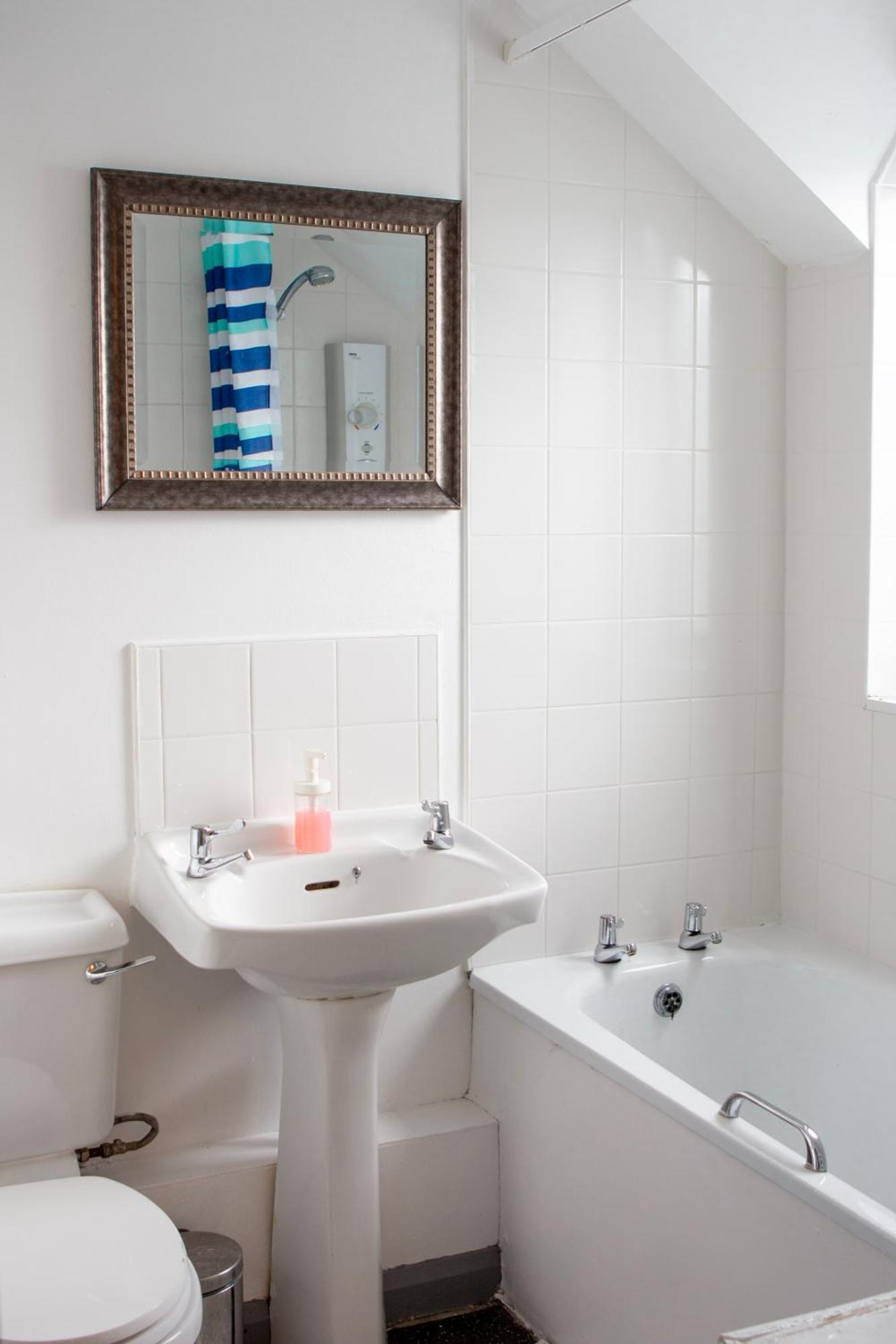 Well-Equipped 4 Bedroom House Close To City Centre Leeds  Kültér fotó