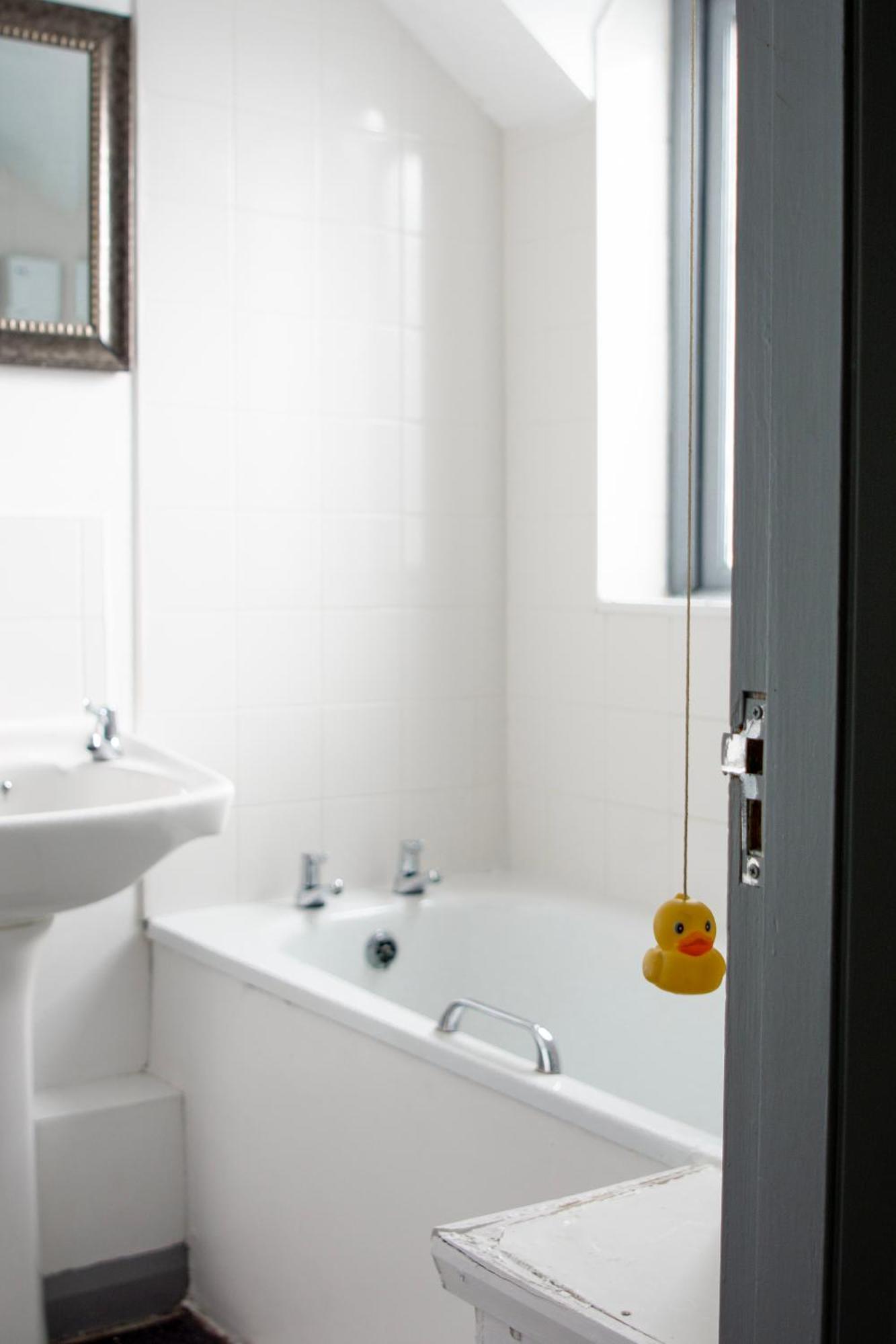 Well-Equipped 4 Bedroom House Close To City Centre Leeds  Kültér fotó
